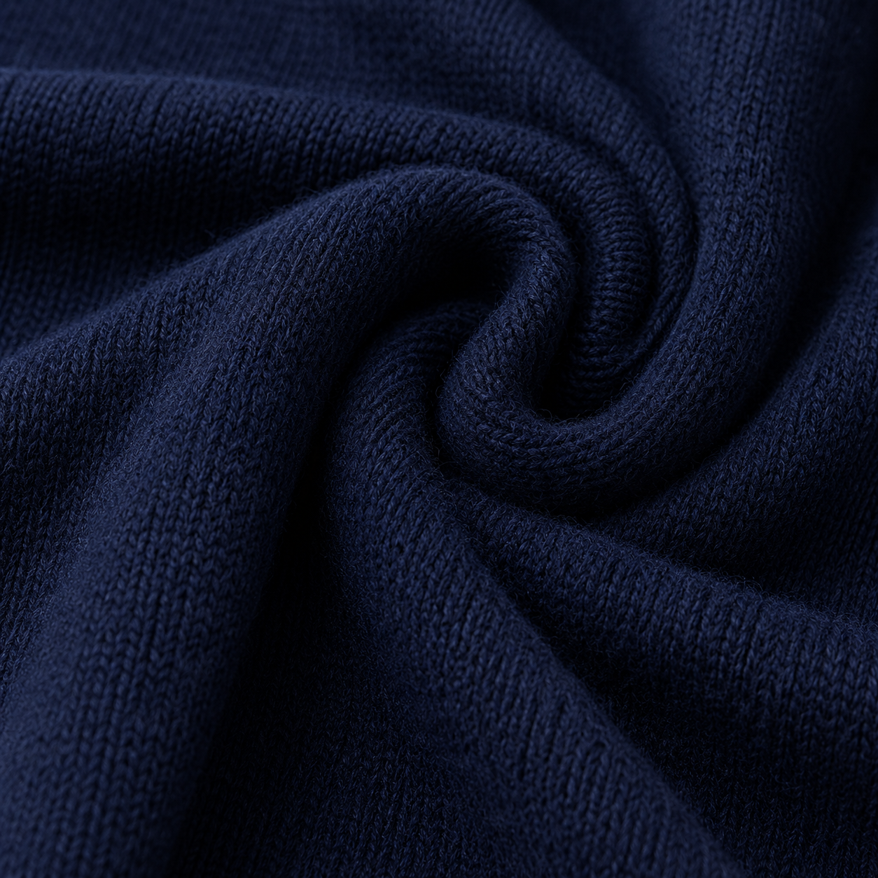 Luna Cable Knit Coltrui in Donkerblauw - Detail kabelstructuur