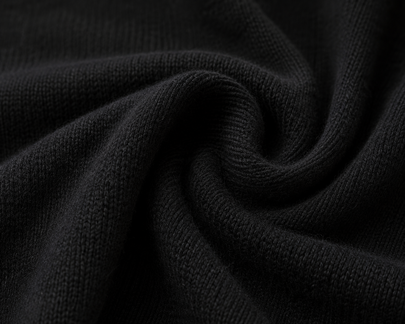Luna Cable Knit Coltrui in Zwart - Detail kabelstructuur